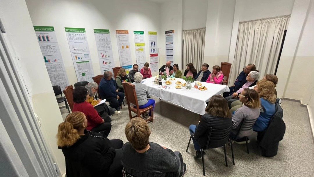 Encuentro con instituciones de Dos Acequias para fortalecer la comunidad y el bienestar de los adultos mayores
