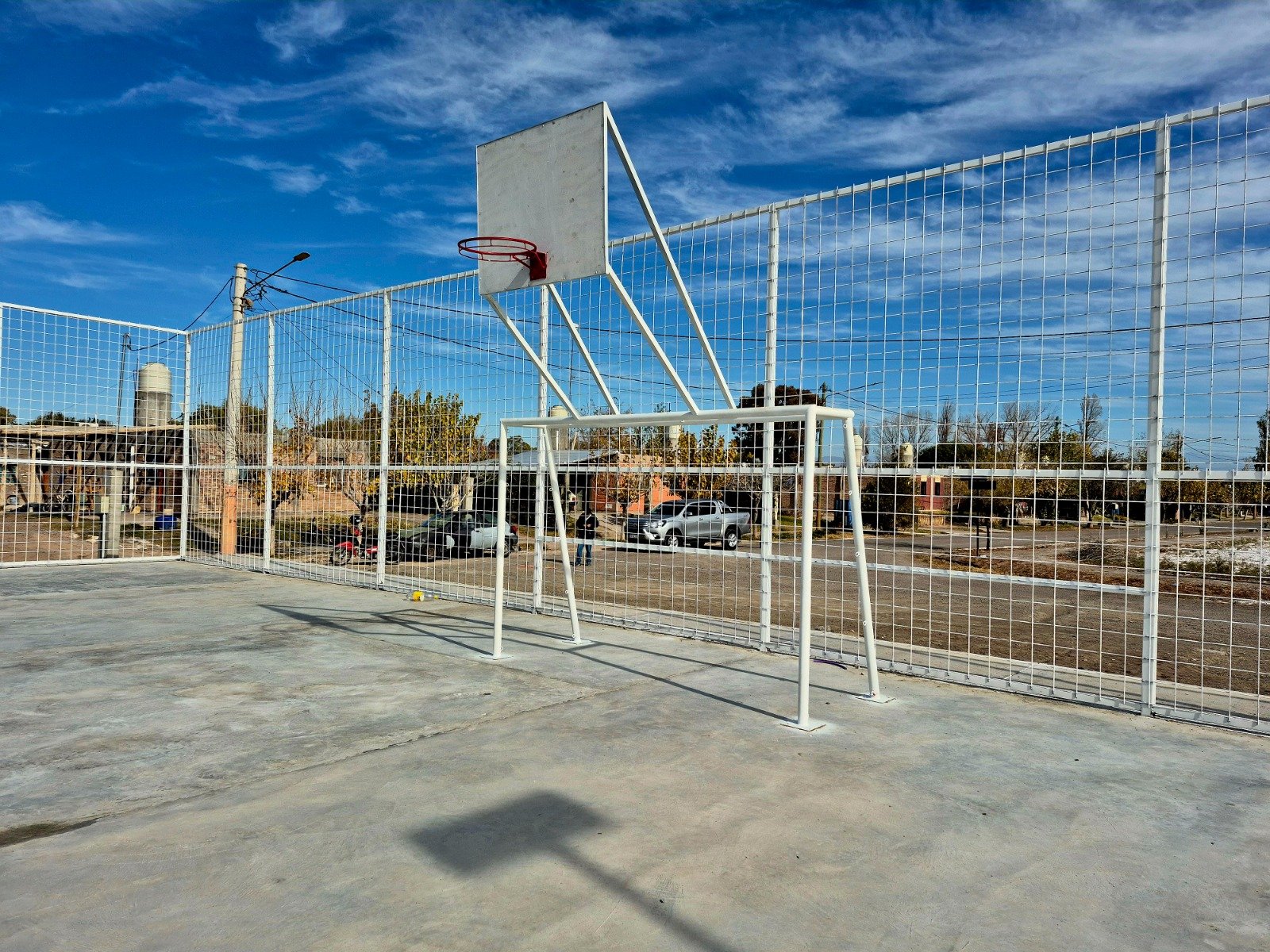 Avanza la obra del playón deportivo en el Barrio San Isidro Labrador
