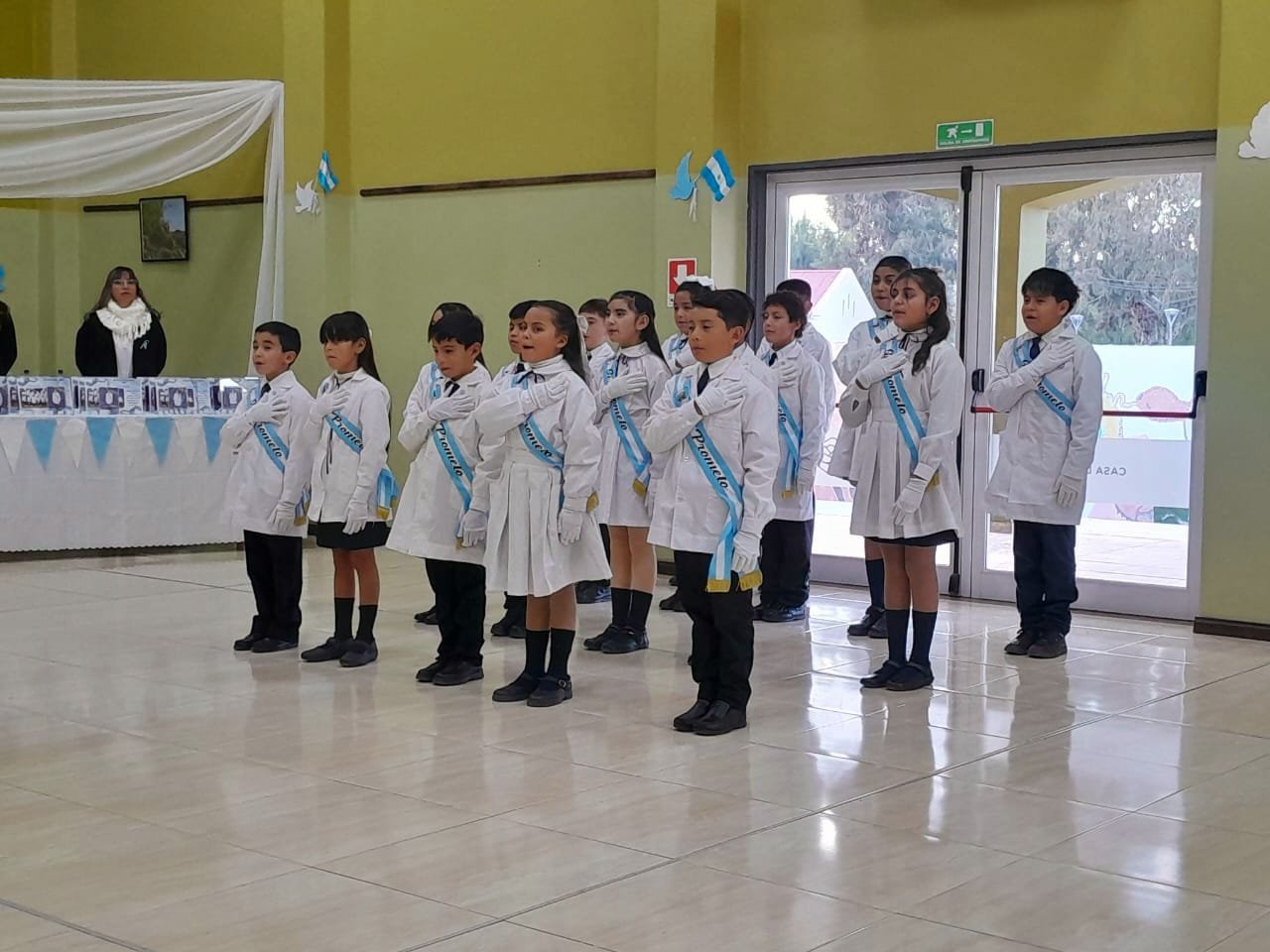 Compromiso y emoción en la Promesa a la Bandera