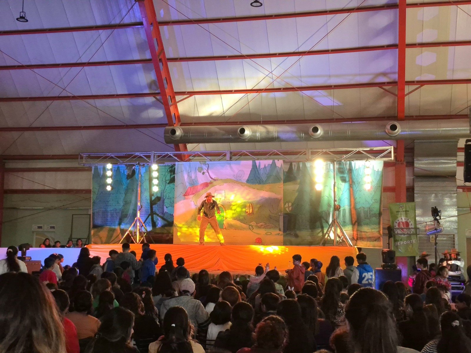 "Capibara en la Granja" llenó de alegría el Estadio Marta Orellana