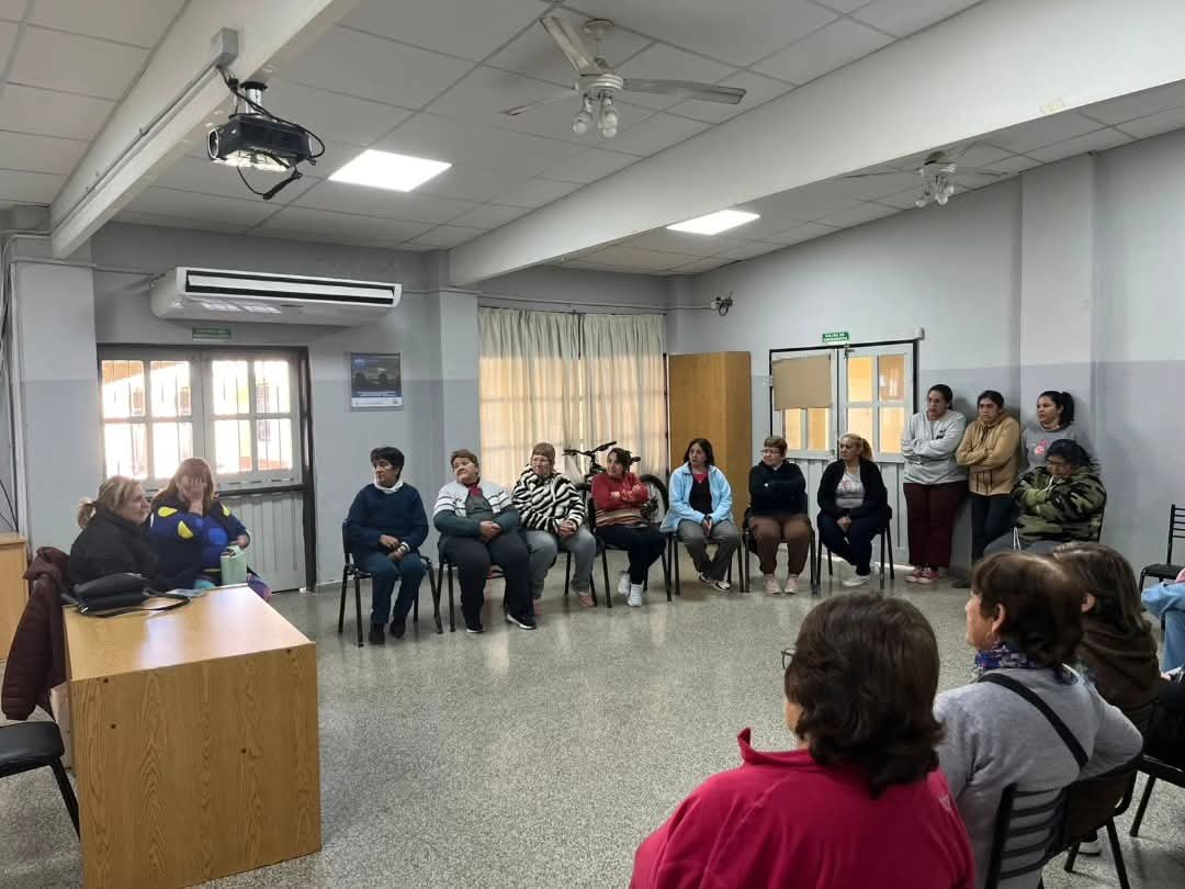 La intendente Analía Becerra se reunió con vecinos e instituciones de Dos Acequias