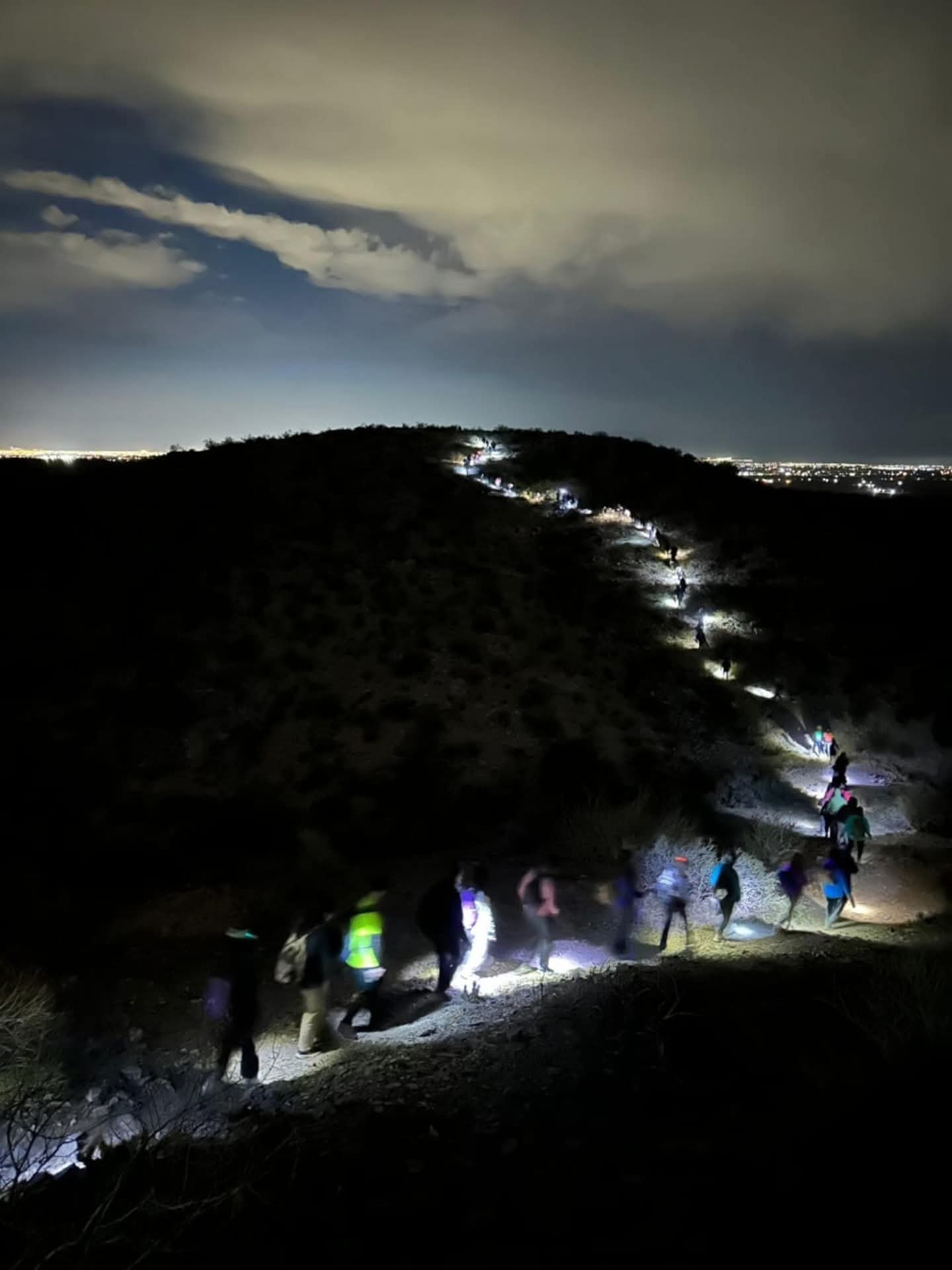 Más de 180 personas participaron del Trekking Nocturno de Luna Llena en San Martín