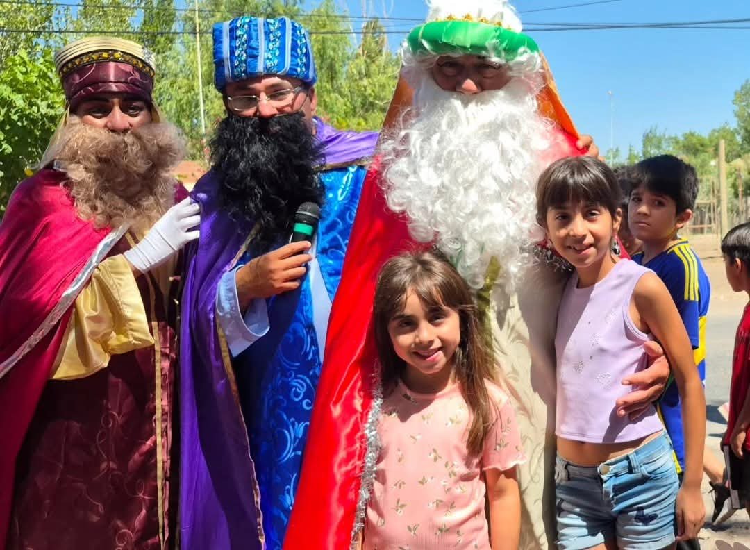 Los Reyes Magos recorrieron San Martín y llevaron ilusión a cada barrio