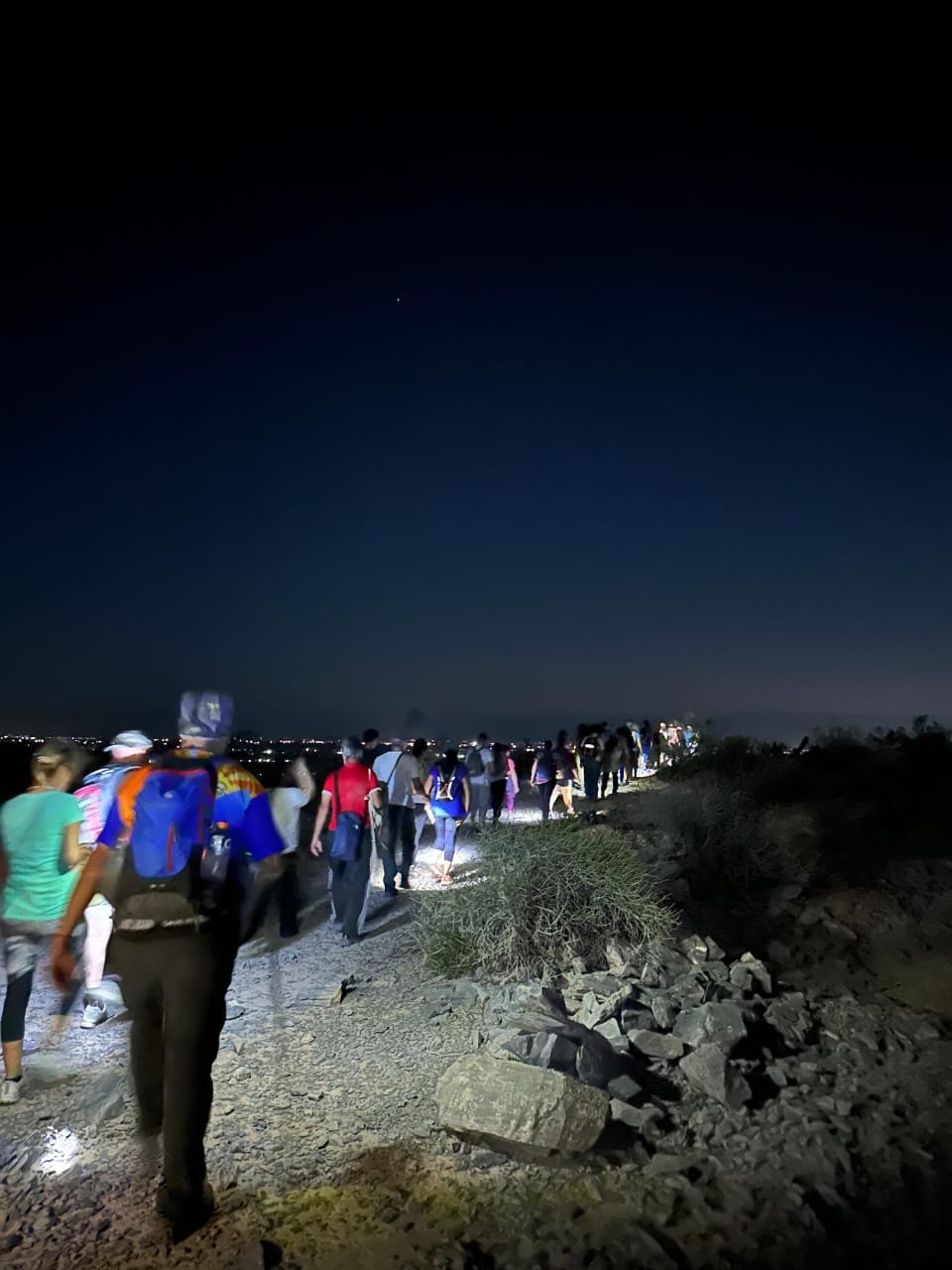 Atardecer, senderos y encuentro en una jornada especial en Ceferino