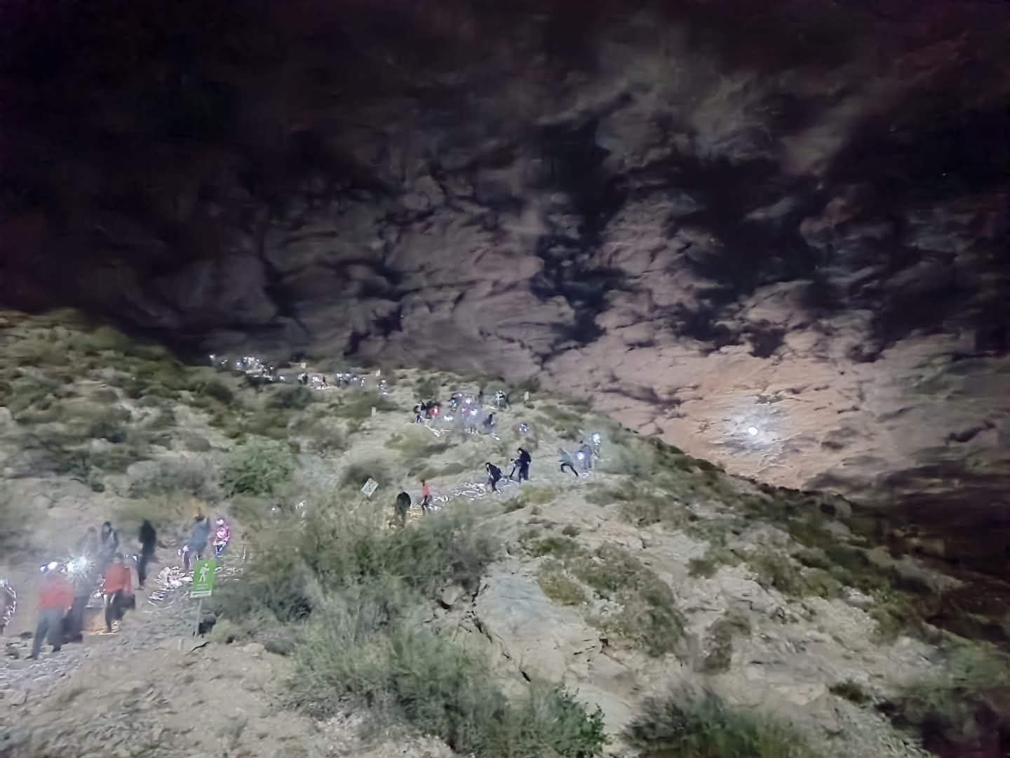 Bajo la luna llena, San Martín volvió a brillar con el senderismo nocturno